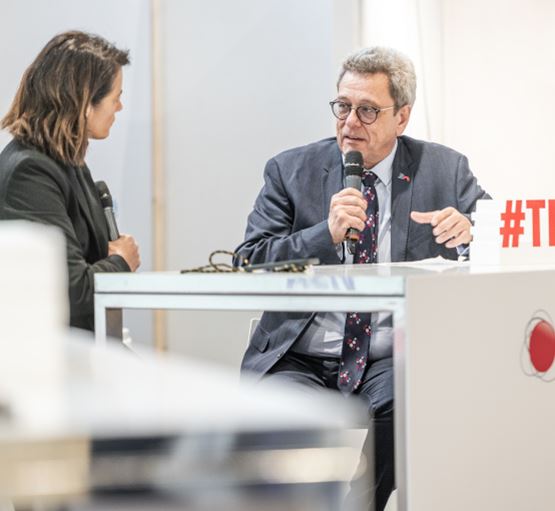 Mélanie BENARD-CROZAT and Stéphane GASCH discussing digital identity during a conference at TRUSTECH