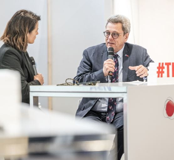 Mélanie BENARD-CROZAT et Stéphane GASCH discutant d'identité numérique durant une conférence à TRUSTECH