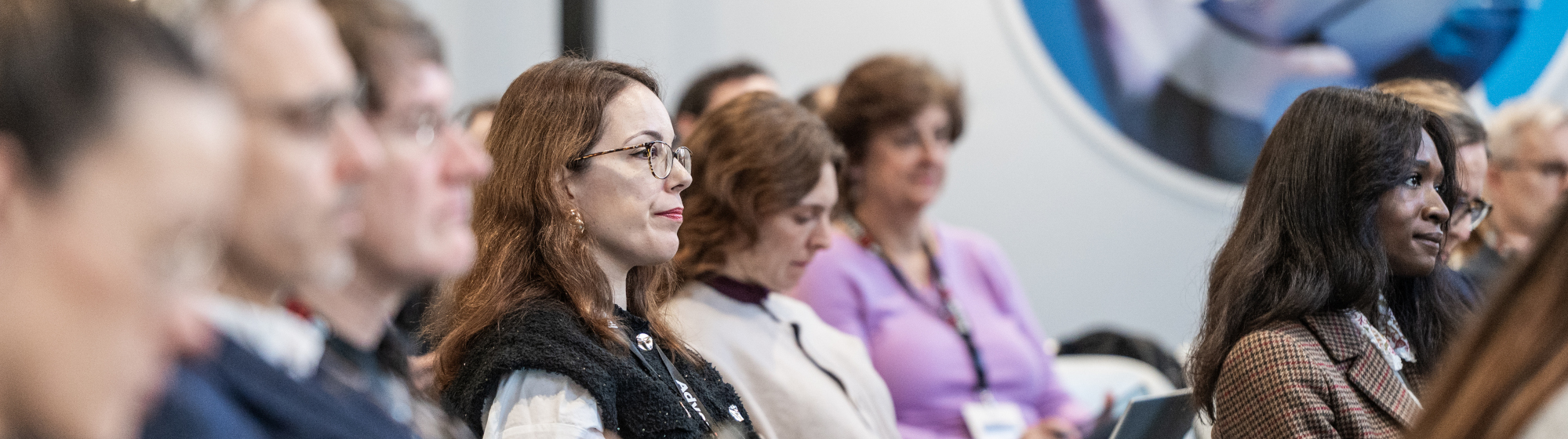 Participants lors de la table ronde TRUSTECH sur les virements instantanés, discutant des nouvelles tendances et technologies dans les paiements numériques.