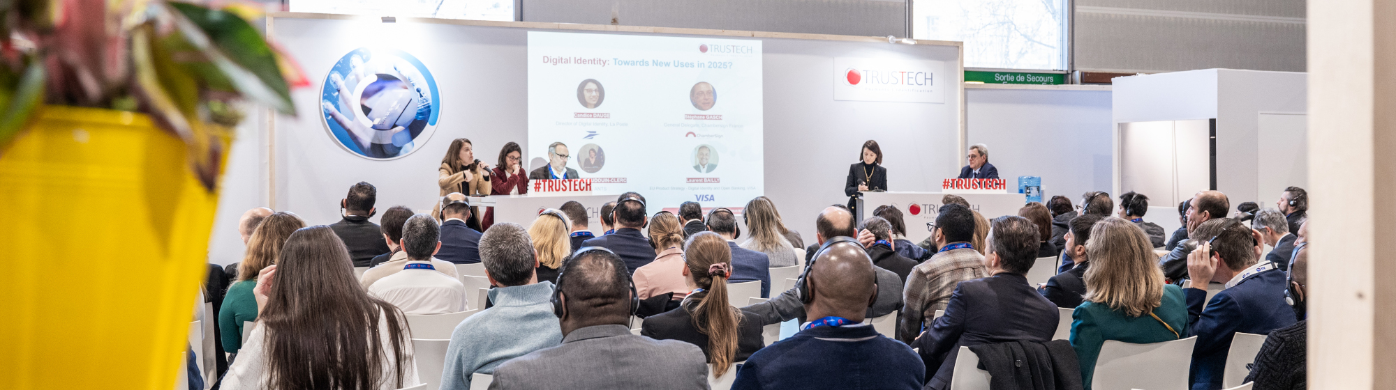 Conférence en direct à TRUSTECH, avec une audience attentive et un panel d’intervenants spécialisés dans les technologies de la confiance numérique