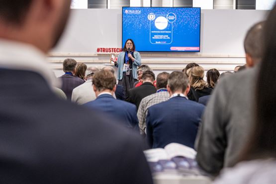Intervenant parlant sur l'Innovation Stage TRUSTECH