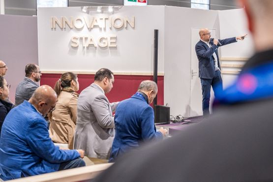 Intervenant parlant sur l'Innovation Stage TRUSTECH