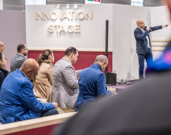 Intervenant parlant sur l'Innovation Stage TRUSTECH